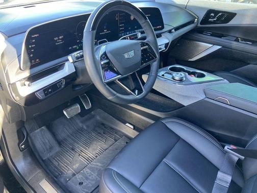 2025 Cadillac OPTIQ Luxury 1 AWD