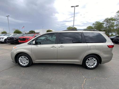 2017 Toyota Sienna XLE
