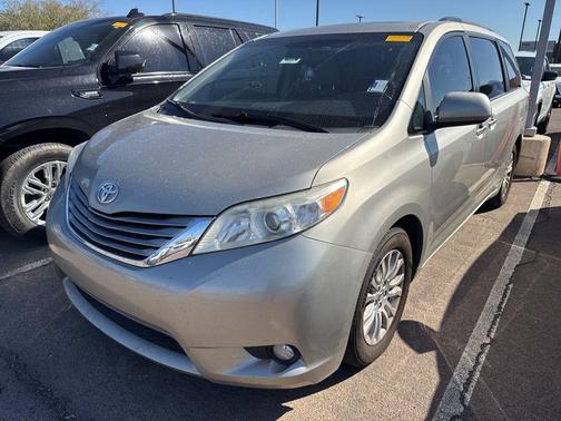 2017 Toyota Sienna XLE