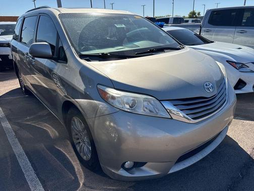 2017 Toyota Sienna XLE