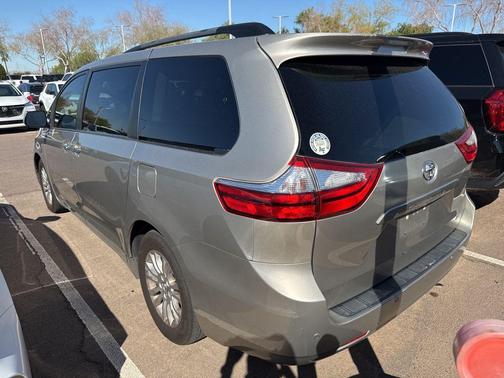 2017 Toyota Sienna XLE