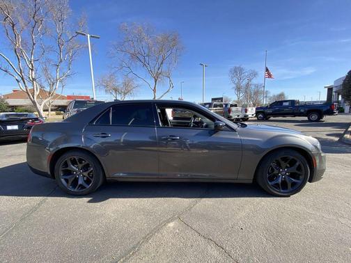 2022 Chrysler 300 Touring