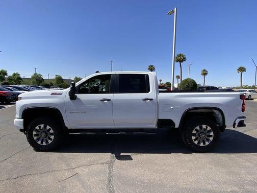 Summit White 2024 Chevrolet Silverado 2500 Custom
