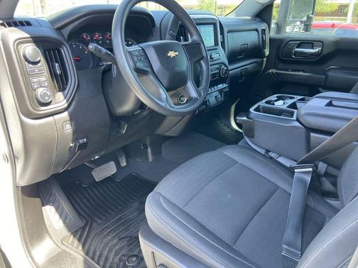 Summit White 2024 Chevrolet Silverado 2500 Custom