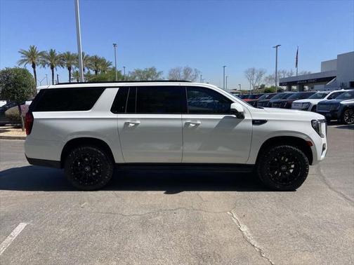 2021 GMC Yukon XL 4WD AT4