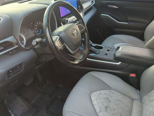 2023 Toyota Highlander Hybrid XLE