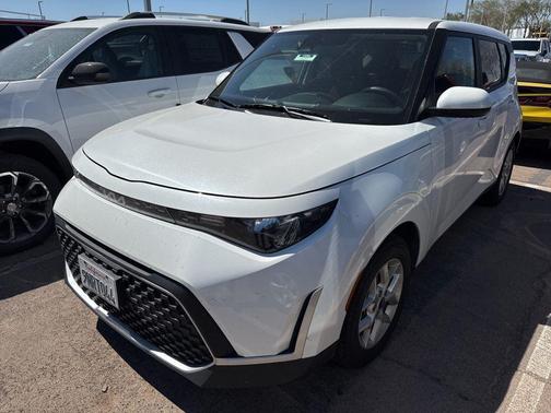 Snow White Pearl 2025 Kia Soul LX