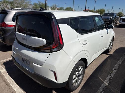 Snow White Pearl 2025 Kia Soul LX