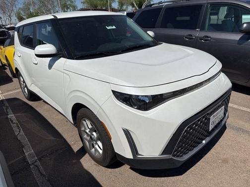 Snow White Pearl 2025 Kia Soul LX