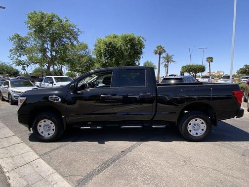 Super Black 2022 Nissan Titan XD S