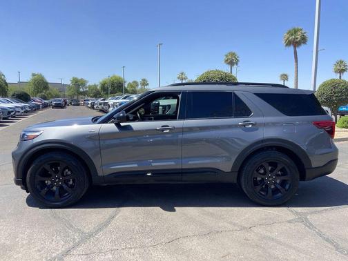Carbonized Gray Metallic 2022 Ford Explorer ST-Line