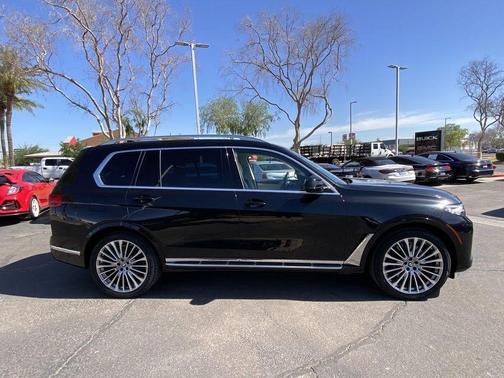 Black Sapphire Metallic 2020 BMW X7 xDrive40i