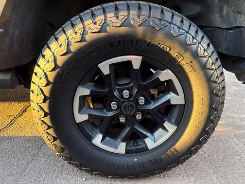 Black Clearcoat 2024 Jeep Wrangler 4xe Rubicon