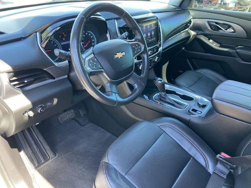 Silver Ice Metallic 2020 Chevrolet Traverse Premier