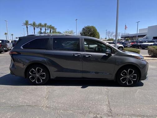 2025 Toyota Sienna Platinum 7 Passenger