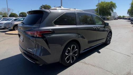 2025 Toyota Sienna Platinum 7 Passenger