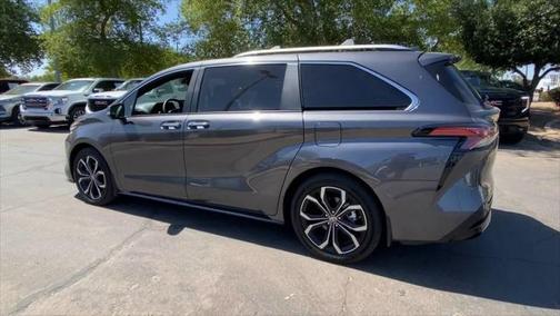 2025 Toyota Sienna Platinum 7 Passenger
