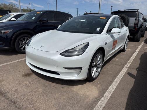 Pearl White Multi-Coat 2019 Tesla Model 3 Mid Range