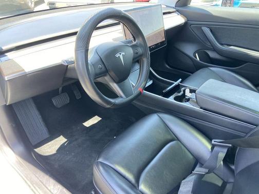 Pearl White Multi-Coat 2019 Tesla Model 3 Mid Range