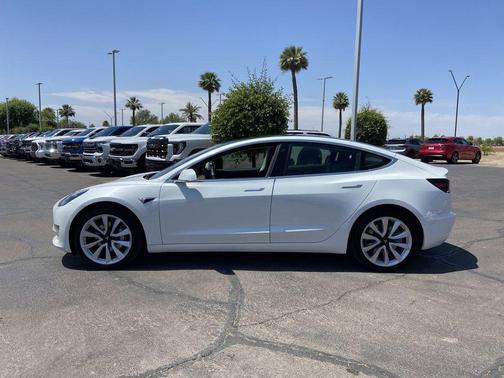 Pearl White Multi-Coat 2019 Tesla Model 3 Mid Range