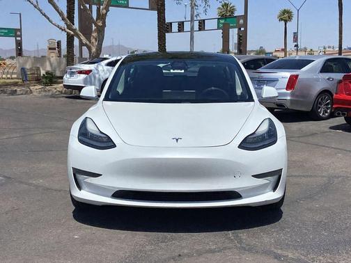 Pearl White Multi-Coat 2019 Tesla Model 3 Mid Range