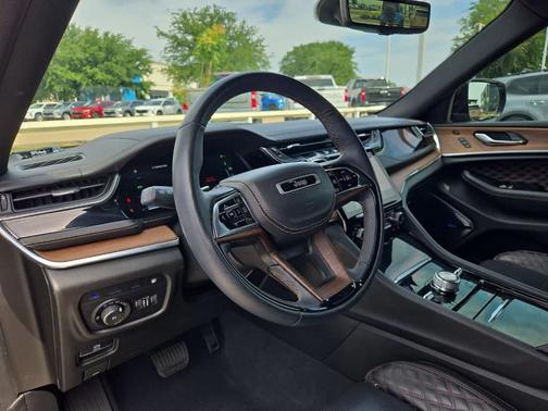 Metallic 2022 Jeep Grand Cherokee 4xe Summit
