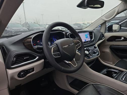 2022 Chrysler Pacifica Hybrid Limited