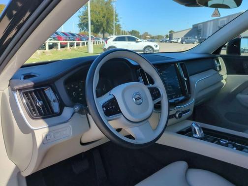 2018 Volvo XC60 Recharge Plug-In Hybrid T8 Inscription