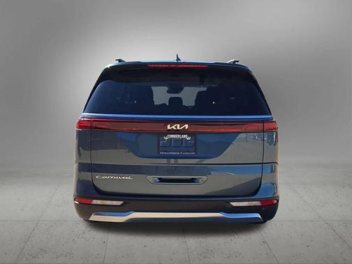 2022 Kia Carnival SX