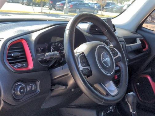 Photo 2 of 36 of 2016 Jeep Renegade Trailhawk