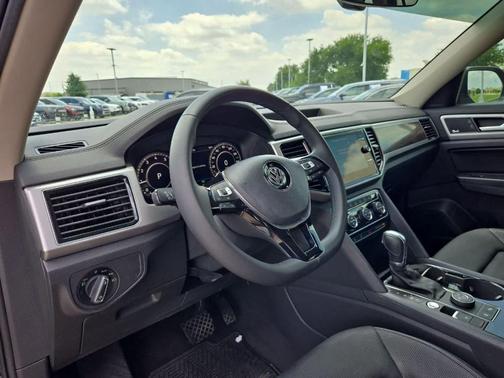 Platinum Gray Metallic 2019 Volkswagen Atlas 3.6L SEL Premium