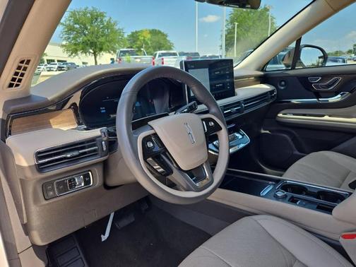 Ceramic Pearl Metallic Tinted Clearcoat 2023 Lincoln Corsair Grand Touring