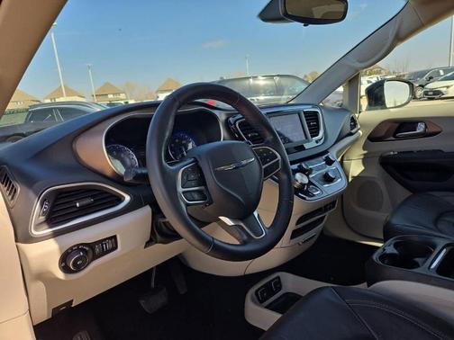 2018 Chrysler Pacifica Touring-L