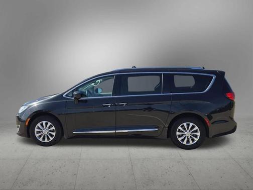 2018 Chrysler Pacifica Touring-L