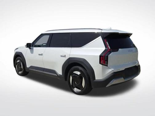 Snow White Pearl 2024 Kia EV9 Wind