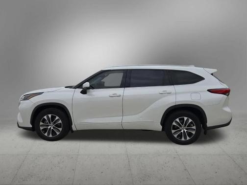 Blizzard Pearl 2021 Toyota Highlander XLE