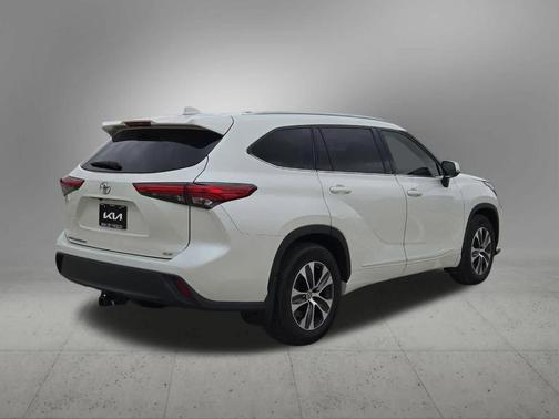 Blizzard Pearl 2021 Toyota Highlander XLE