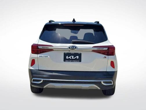 Clear White / Black Roof 2021 Kia Seltos S