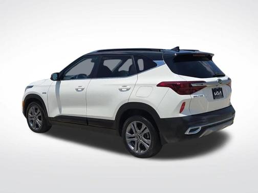 Clear White / Black Roof 2021 Kia Seltos S