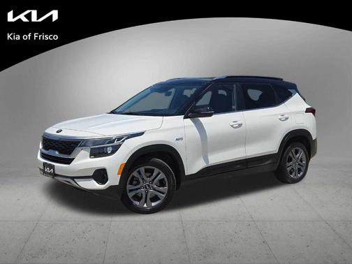 Clear White / Black Roof 2021 Kia Seltos S