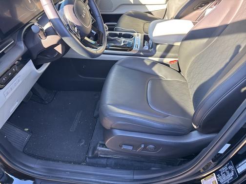 2024 Kia Carnival SX