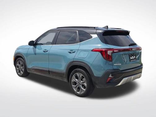 Blue / Black 2024 Kia Seltos S