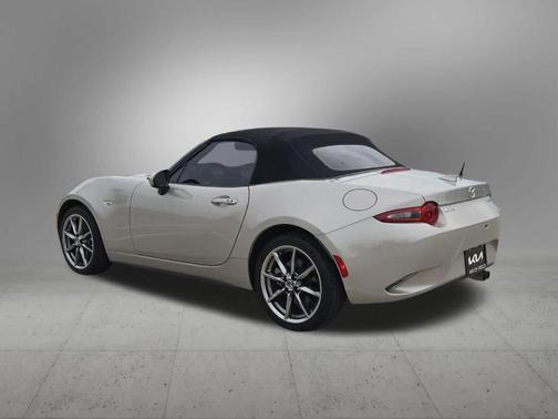 Platinum Quartz Metallic 2023 Mazda MX-5 Miata Grand Touring