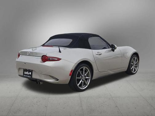 Platinum Quartz Metallic 2023 Mazda MX-5 Miata Grand Touring