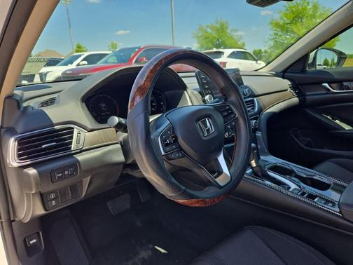 Platinum White Pearl 2019 Honda Accord EX