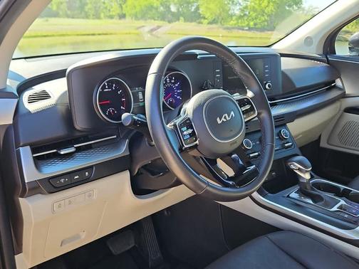 2023 Kia Carnival LX