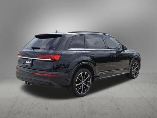 Orca Black Metallic 2021 Audi Q7 55 Prestige