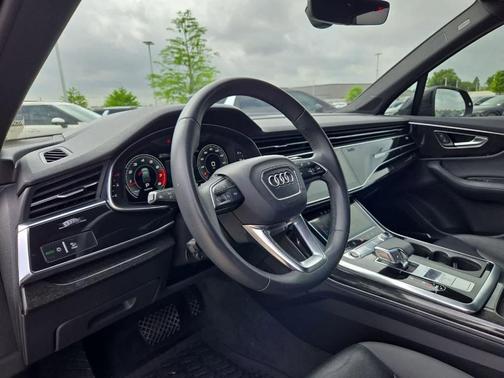 Orca Black Metallic 2021 Audi Q7 55 Prestige