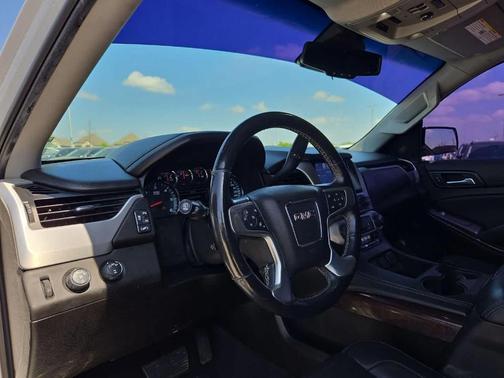 Summit White 2019 GMC Yukon SLT
