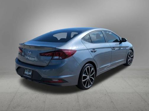 2019 Hyundai ELANTRA SE